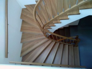 Stiege mit Holz verkleiden